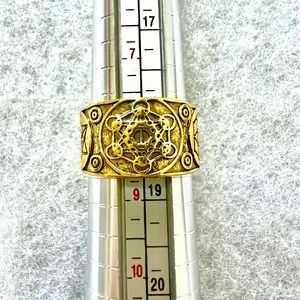 Yellow man ring